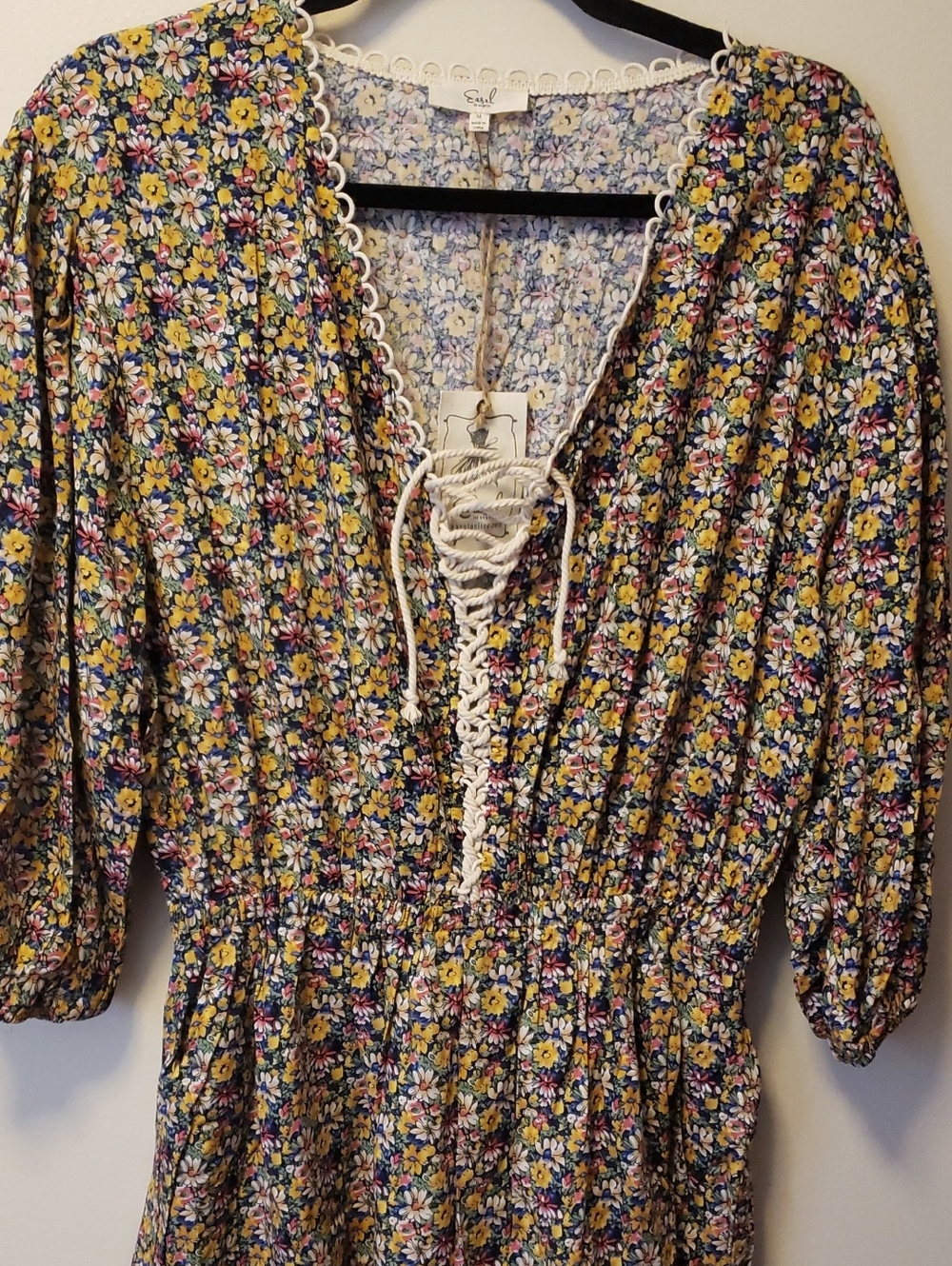 easel NWT Floral Lace Up Romper Ruffle Shorts.  Size M